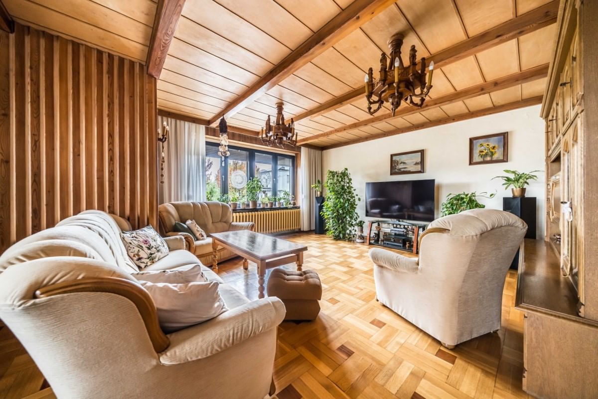 Dom 6 pokojowe na Sprzedaż