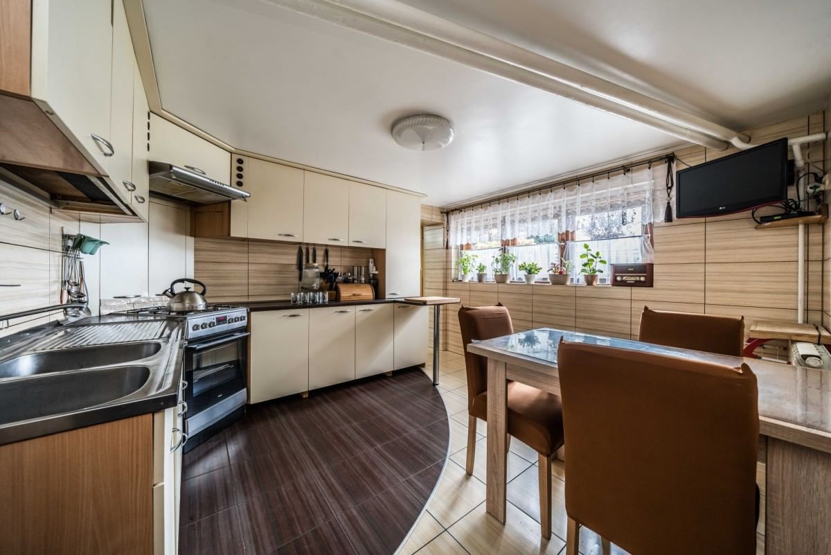 Dom 6 pokojowe na Sprzedaż