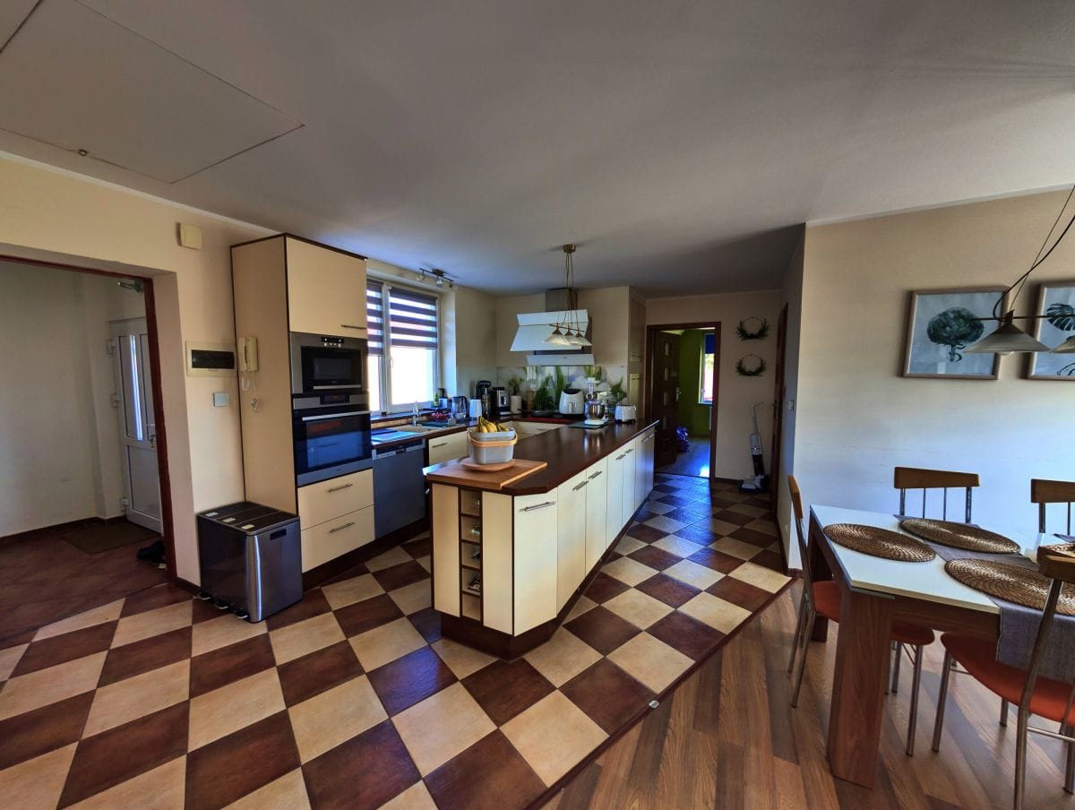 Dom 7 pokojowe na Sprzedaż