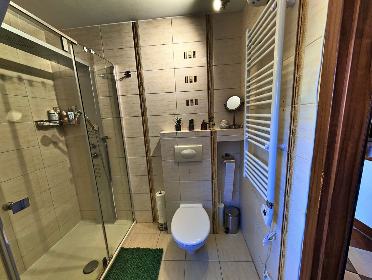 Dom 7 pokojowe na Sprzedaż