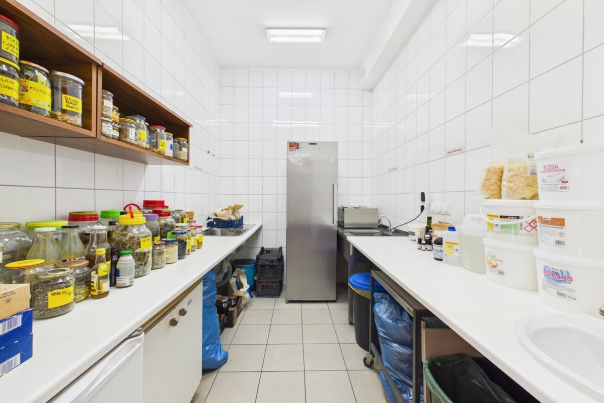 Lokal użytkowy  pokojowe na Sprzedaż