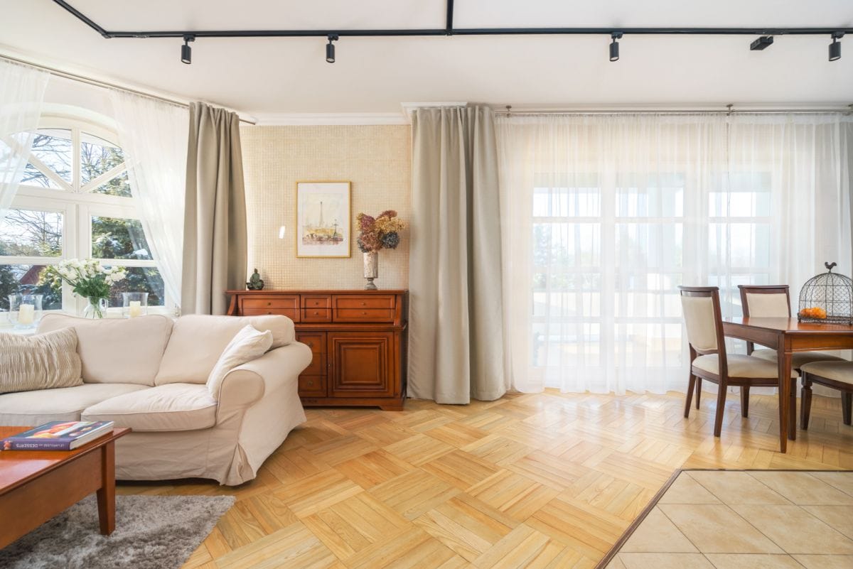 Dom 10 pokojowe na Sprzedaż