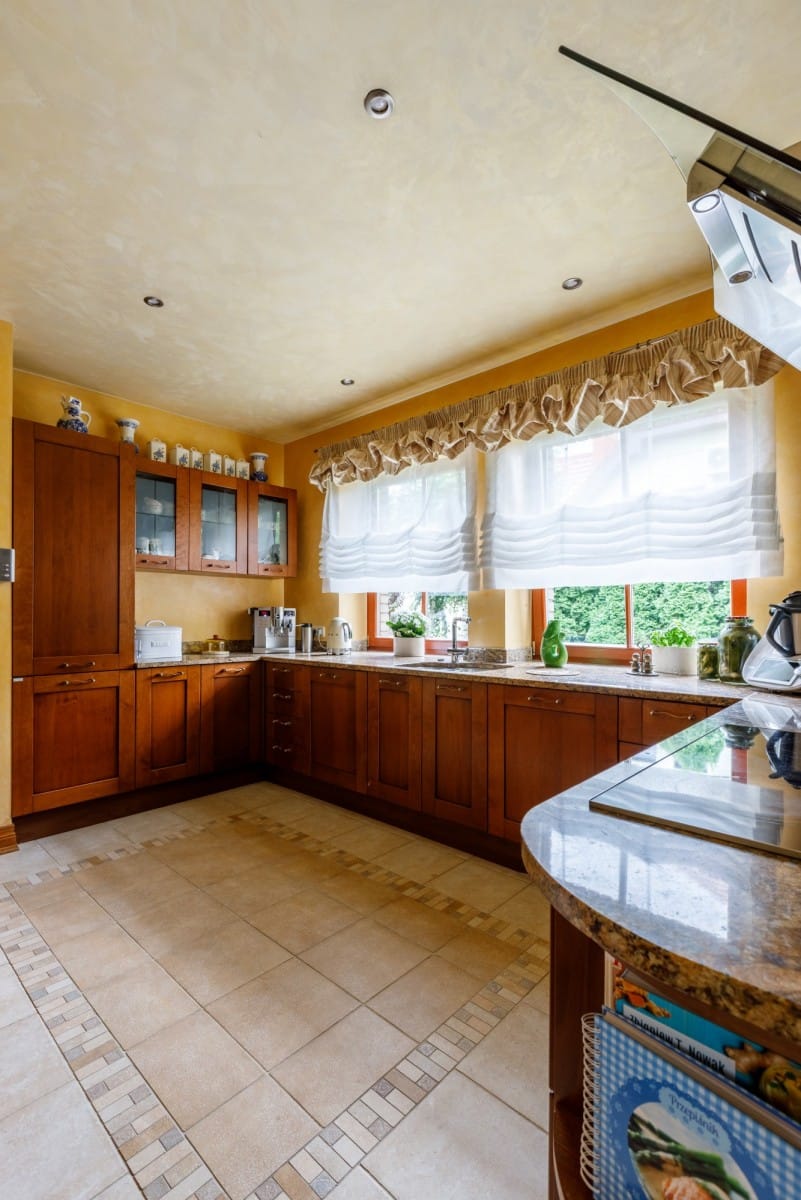 Dom 6 pokojowe na Sprzedaż