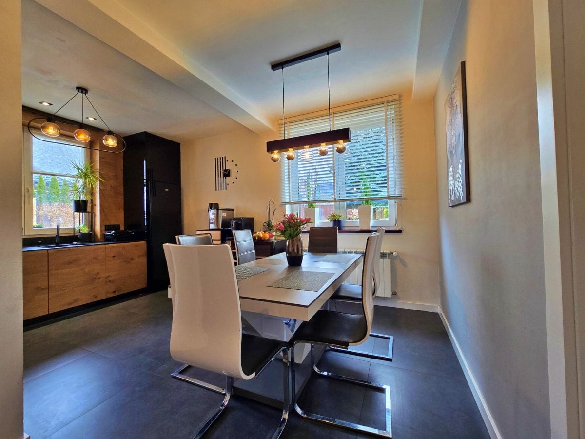 Dom 6 pokojowe na Sprzedaż