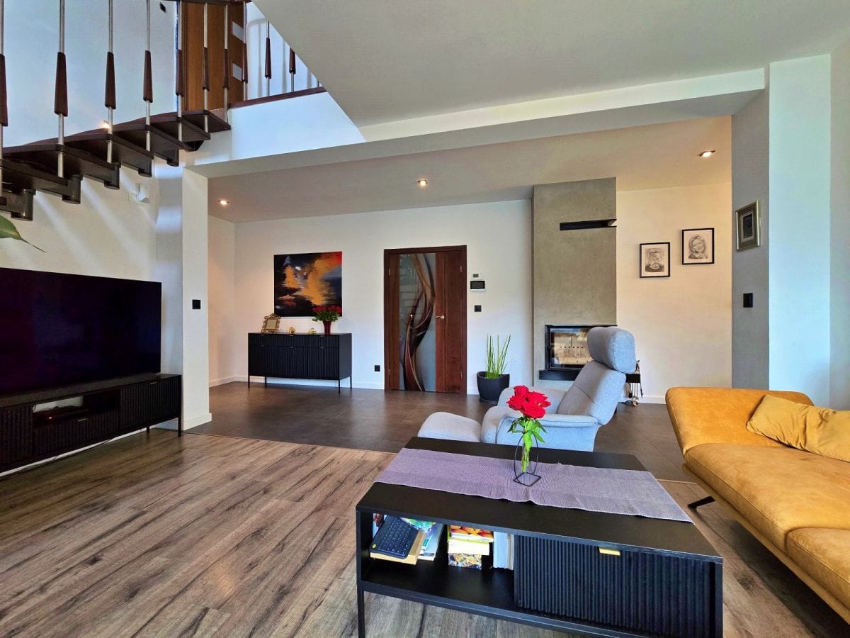 Dom 6 pokojowe na Sprzedaż