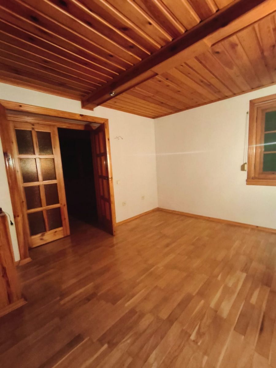 Dom 8 pokojowe na Sprzedaż