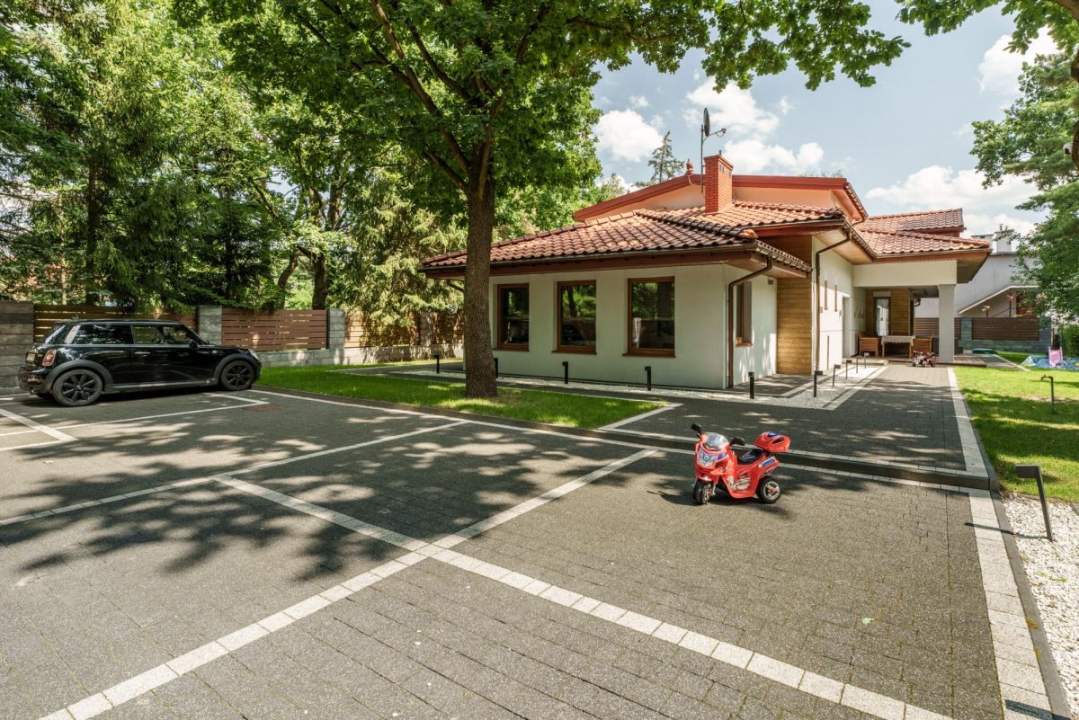 Dom 8 pokojowe na Sprzedaż
