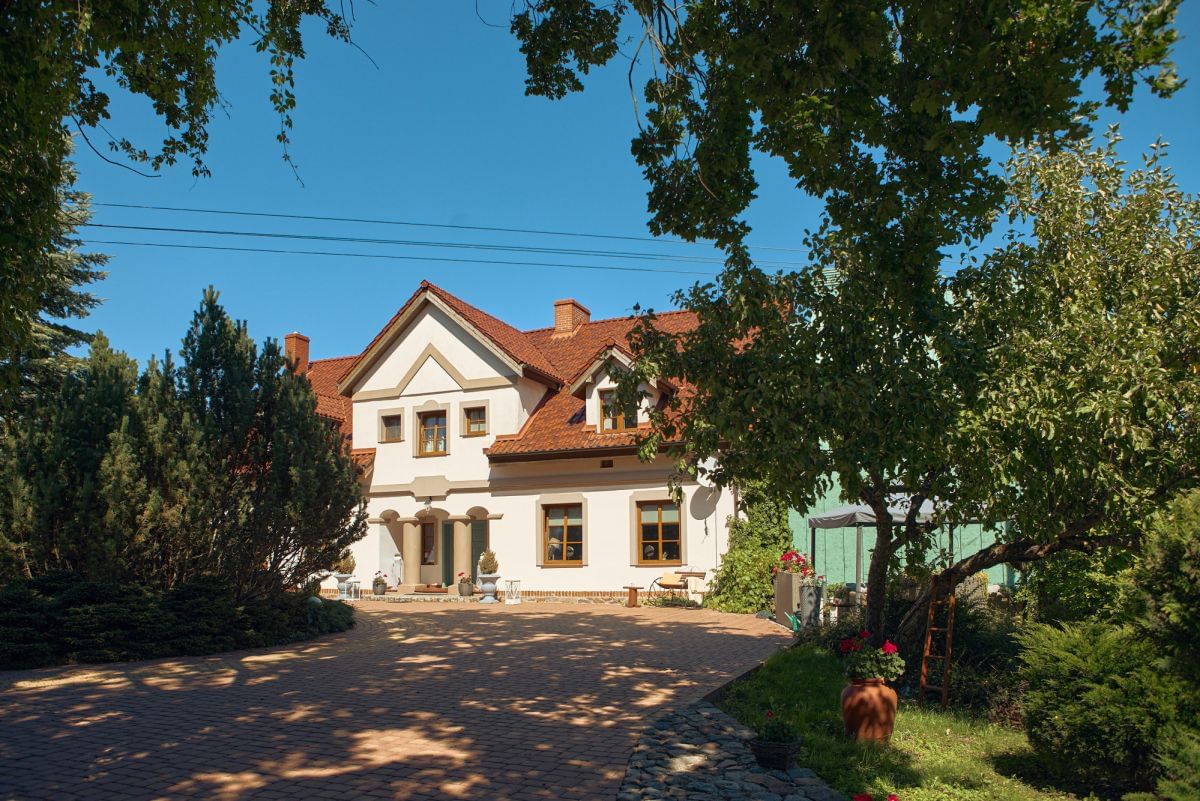 Dom 15 pokojowe na Sprzedaż
