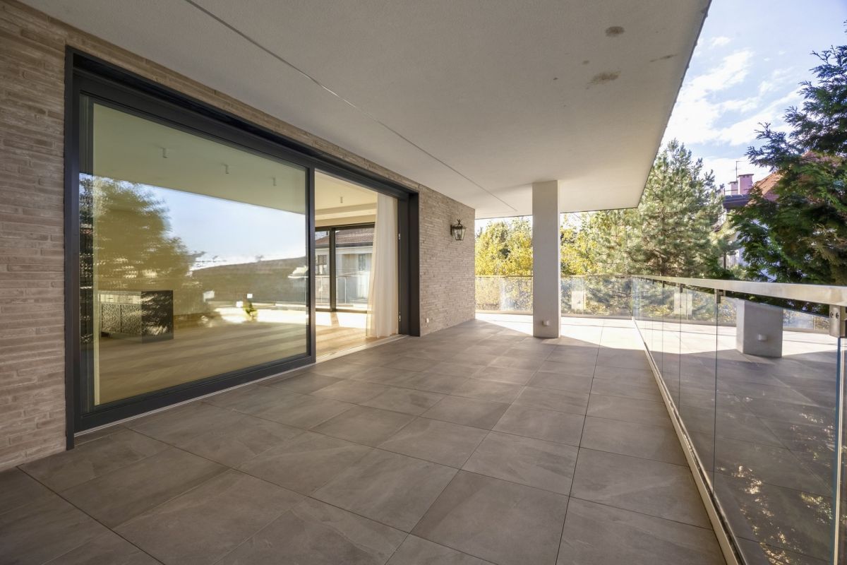 Mieszkanie 6 pokojowe na Wynajem