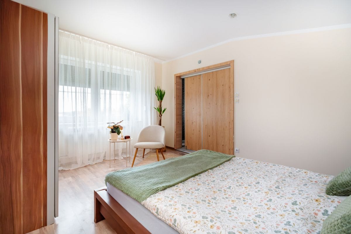 Dom 8 pokojowe na Sprzedaż