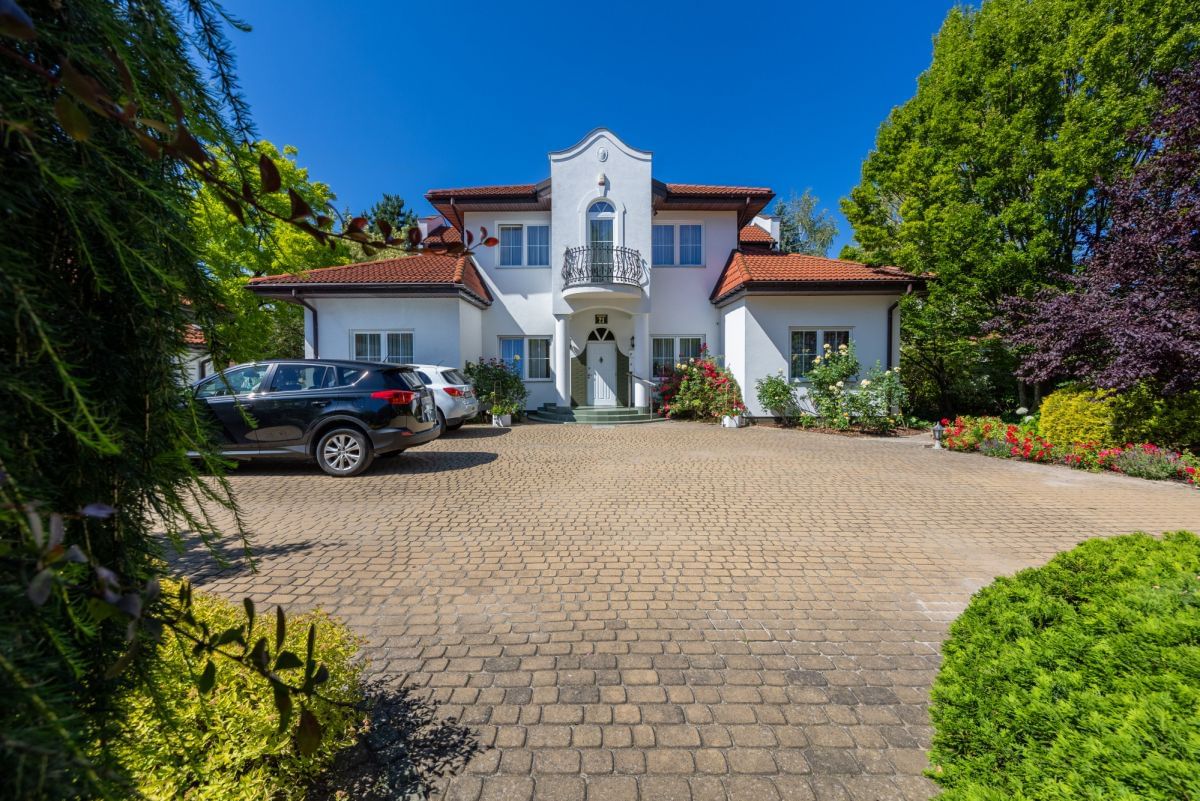 Dom 8 pokojowe na Sprzedaż