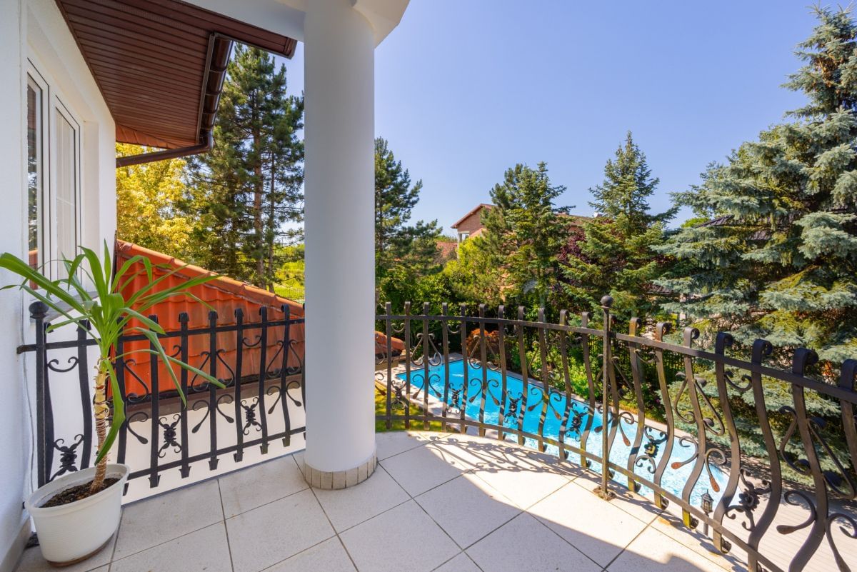 Dom 8 pokojowe na Sprzedaż