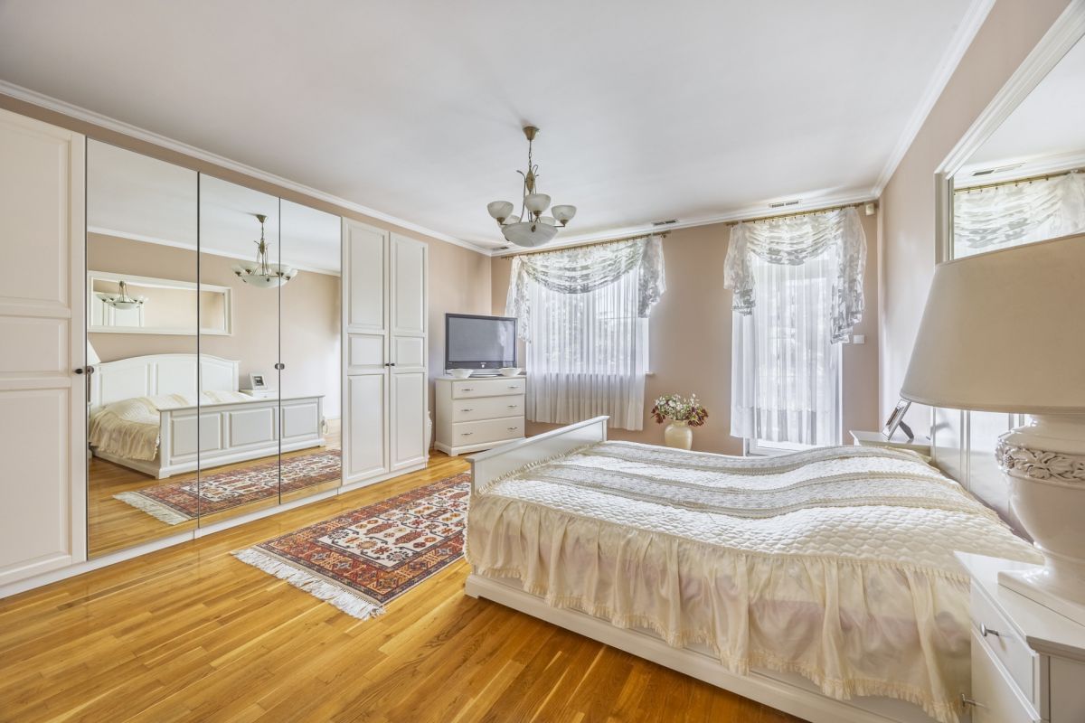 Dom 8 pokojowe na Sprzedaż