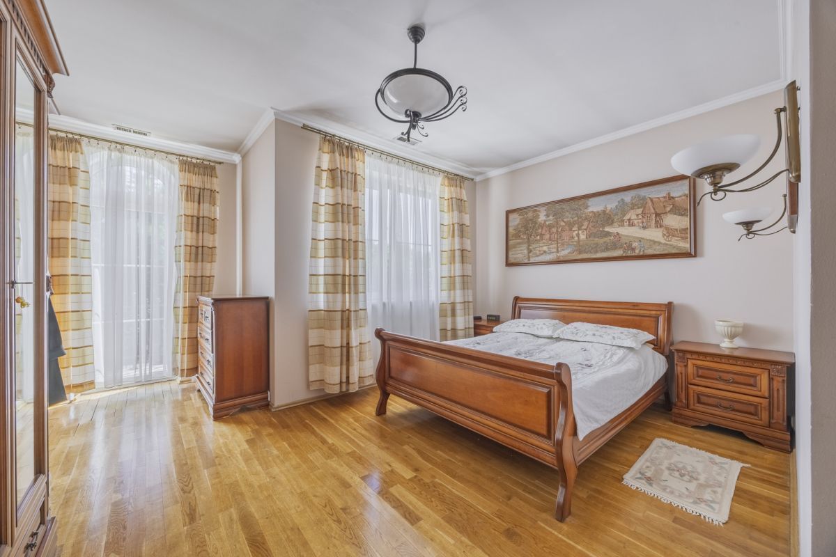 Dom 8 pokojowe na Sprzedaż