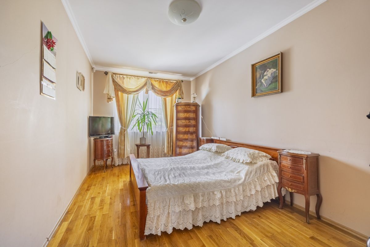 Dom 8 pokojowe na Sprzedaż