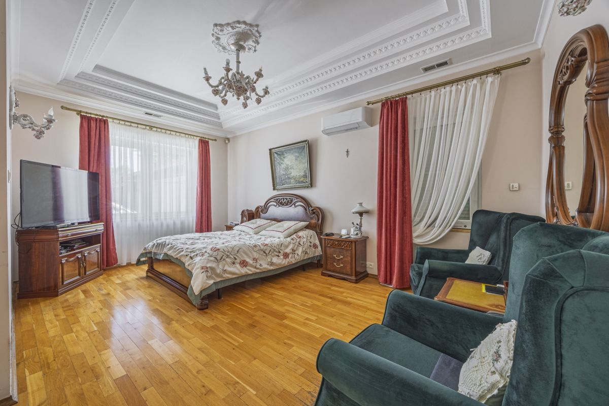 Dom 8 pokojowe na Sprzedaż