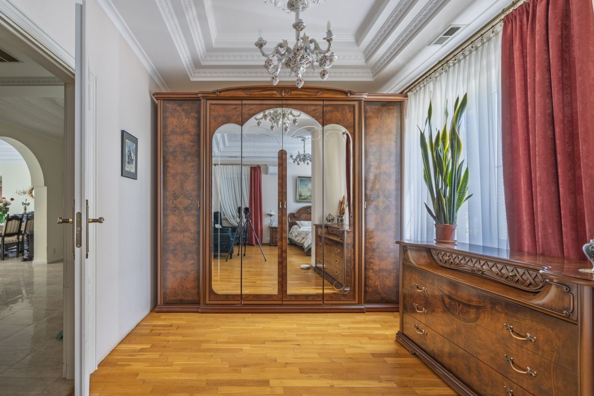 Dom 8 pokojowe na Sprzedaż