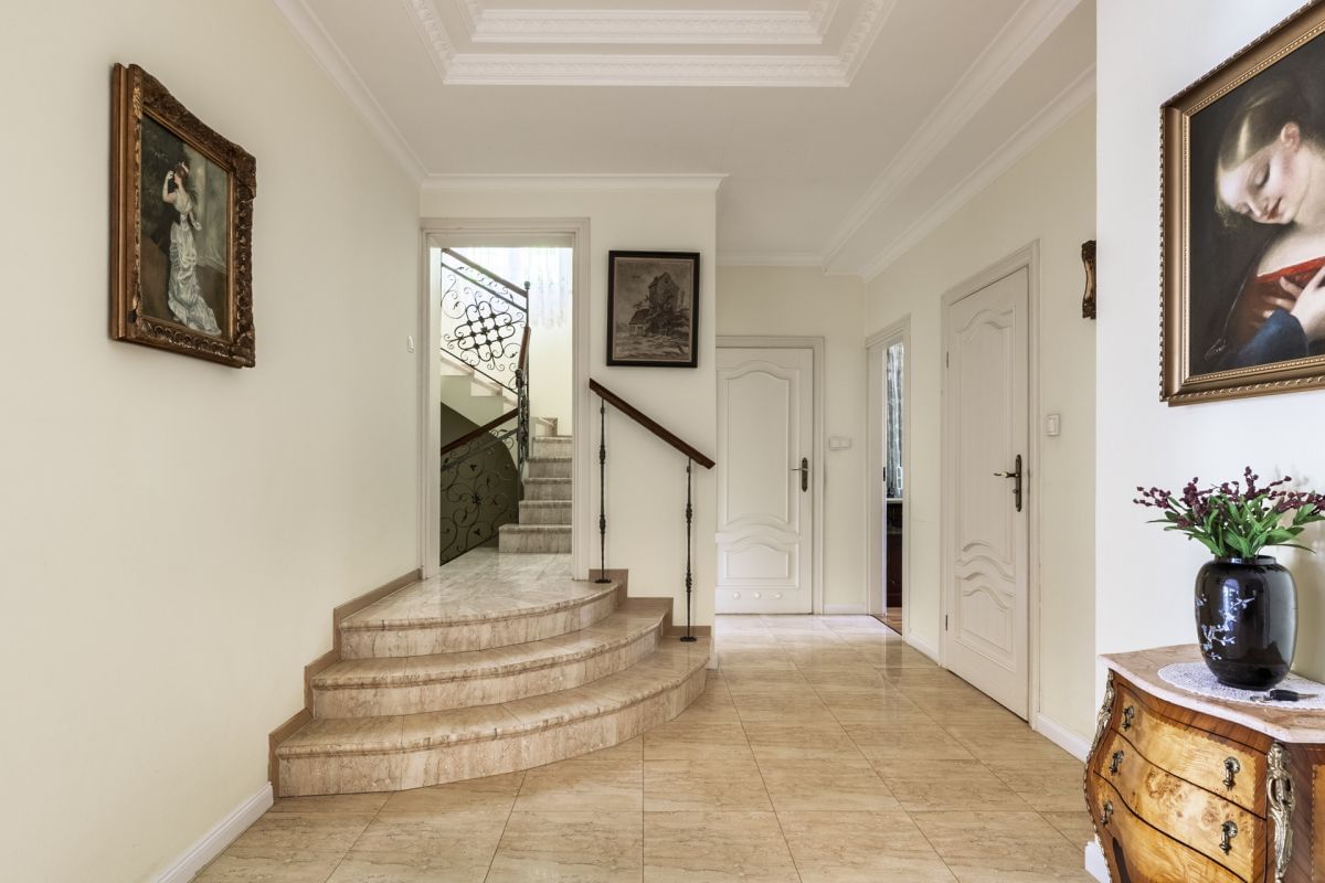 Dom 8 pokojowe na Sprzedaż