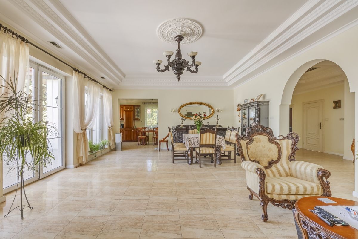 Dom 8 pokojowe na Sprzedaż