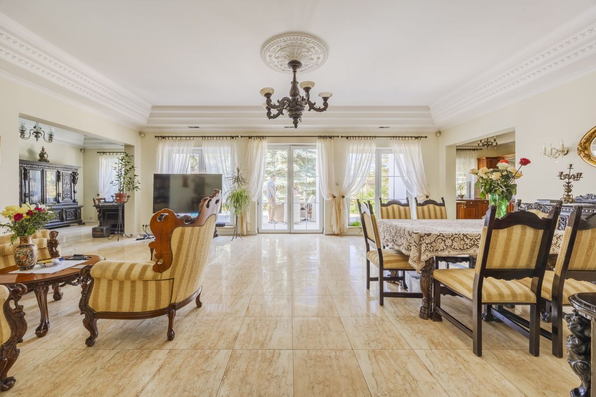 Dom 8 pokojowe na Sprzedaż