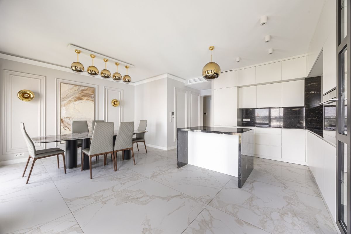 Mieszkanie 5 pokojowe na Sprzedaż