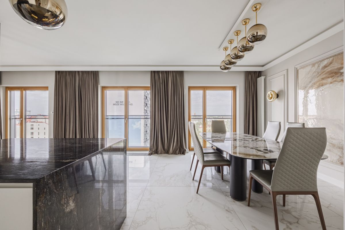 Mieszkanie 5 pokojowe na Sprzedaż