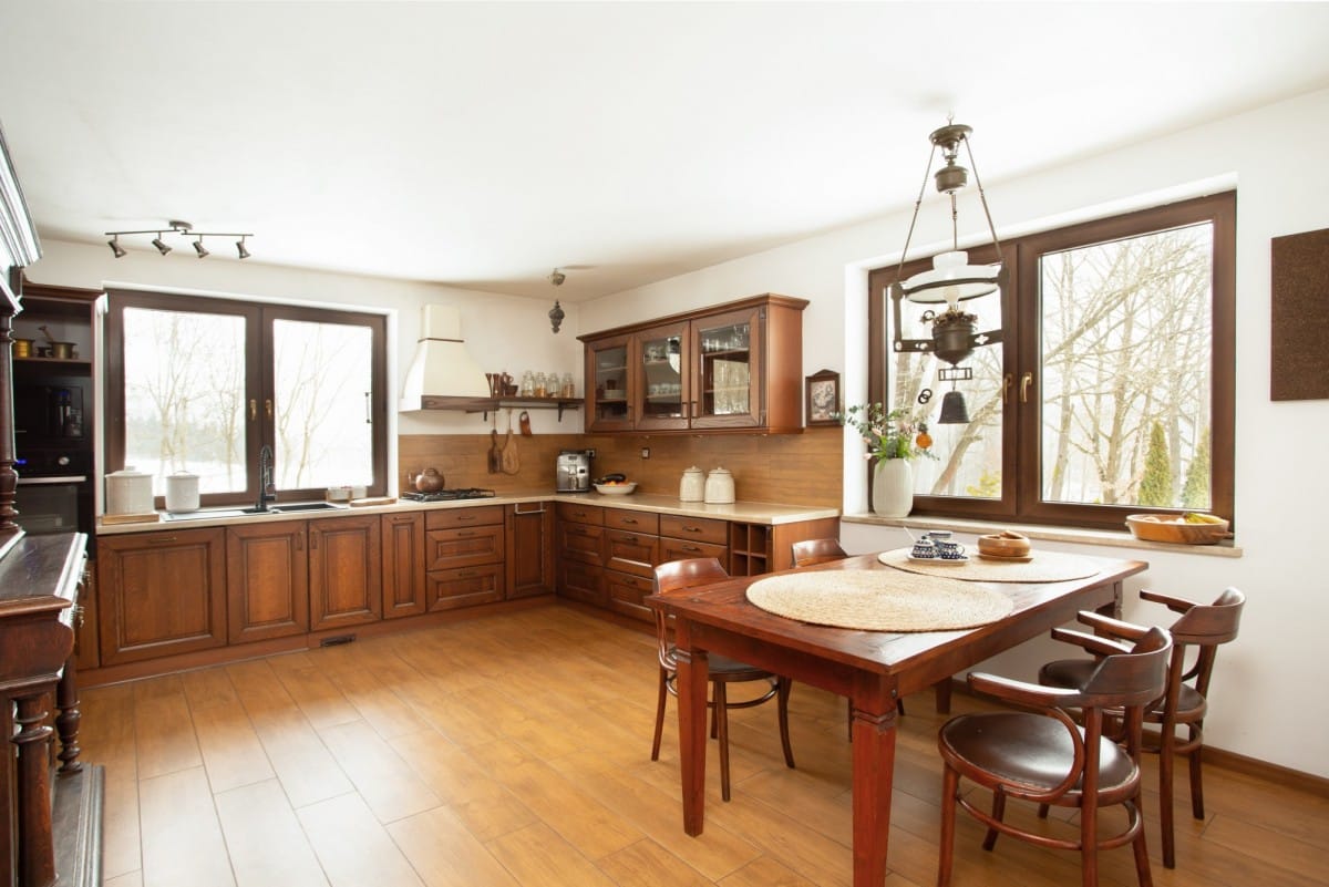 Dom 8 pokojowe na Sprzedaż