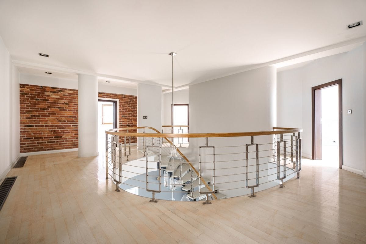 Dom 8 pokojowe na Sprzedaż