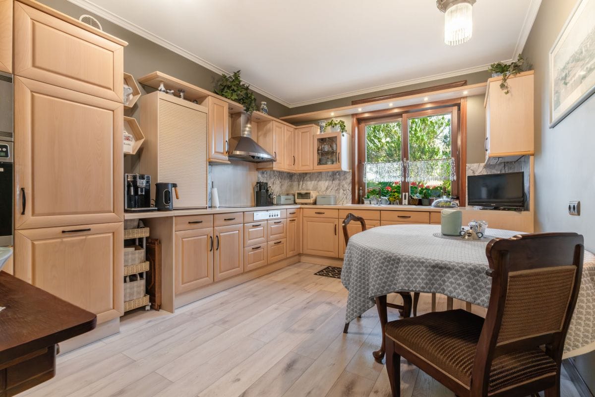 Dom 8 pokojowe na Sprzedaż