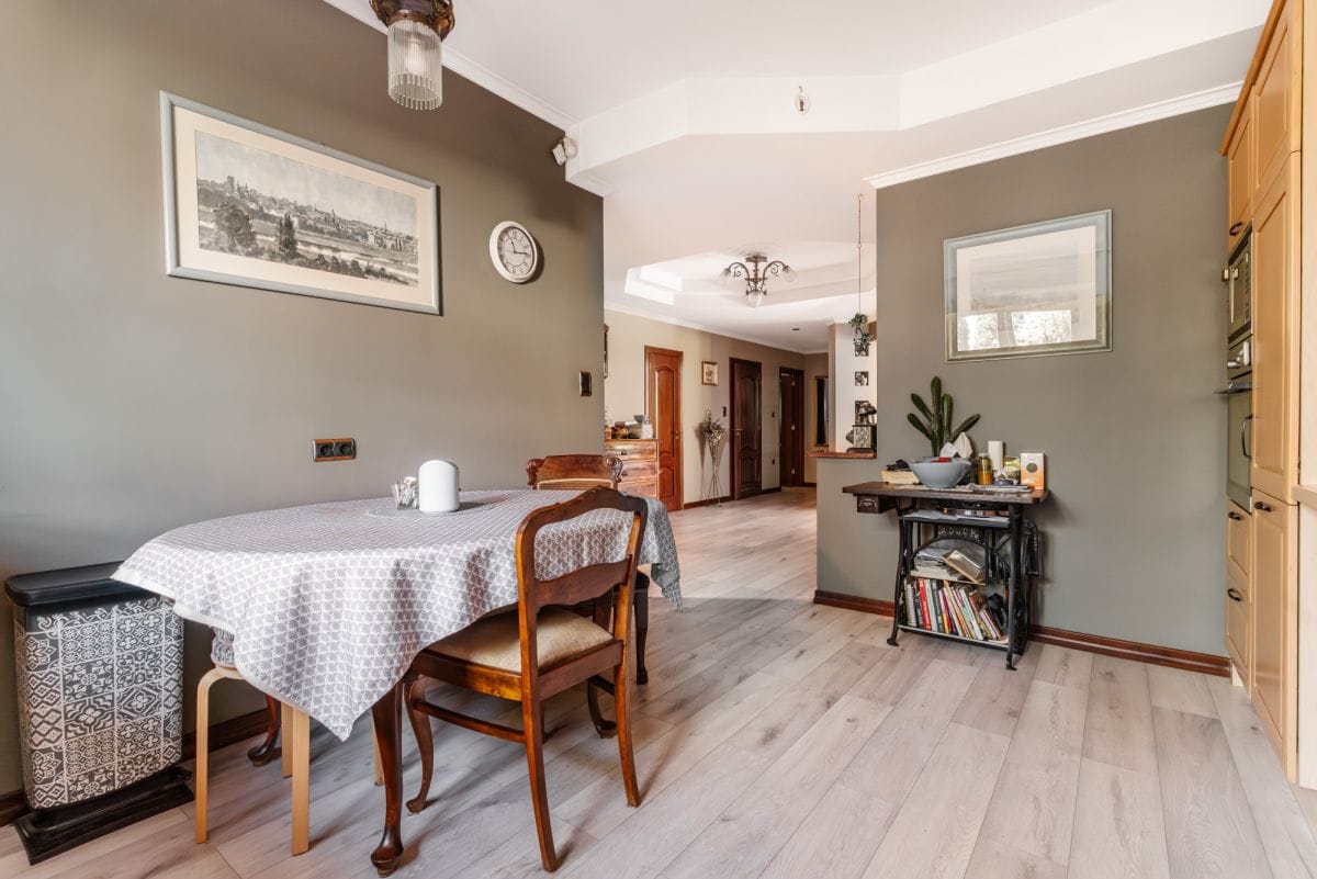 Dom 8 pokojowe na Sprzedaż