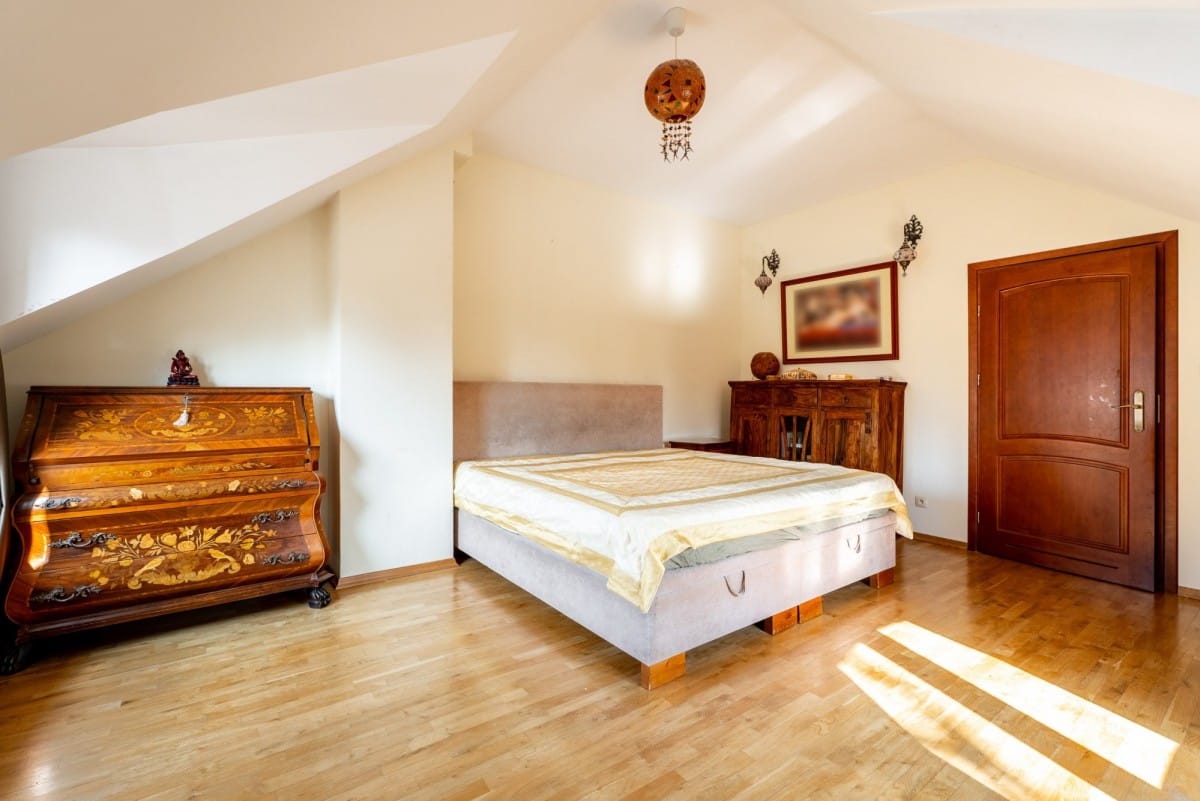 Dom 10 pokojowe na Wynajem