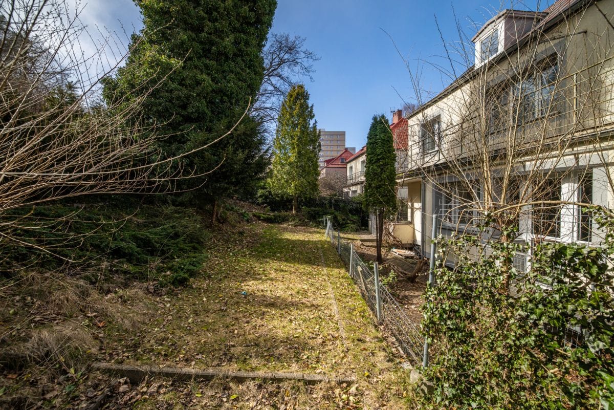 Dom 8 pokojowe na Sprzedaż