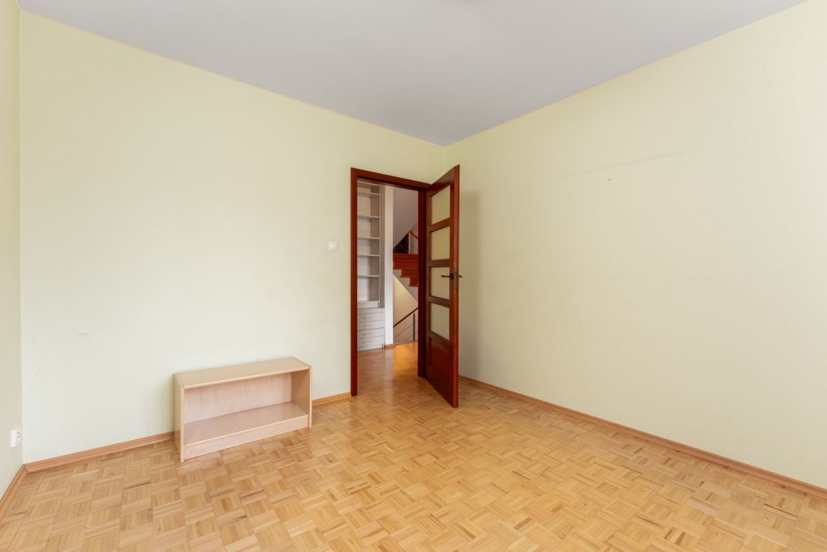 Dom 5 pokojowe na Sprzedaż