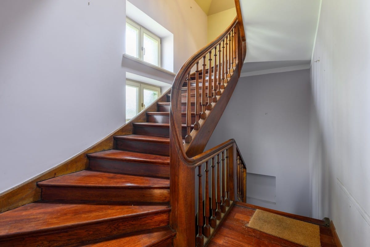 Dom 8 pokojowe na Sprzedaż