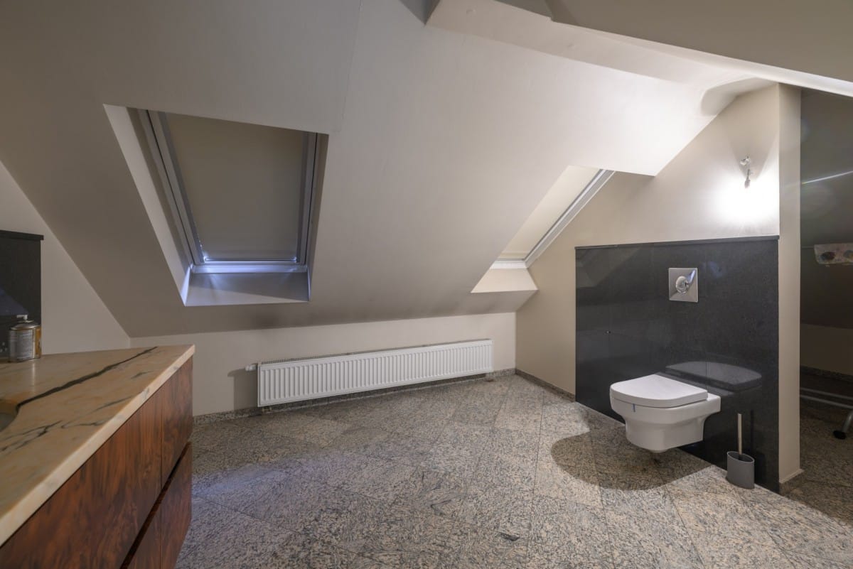 Dom 8 pokojowe na Sprzedaż