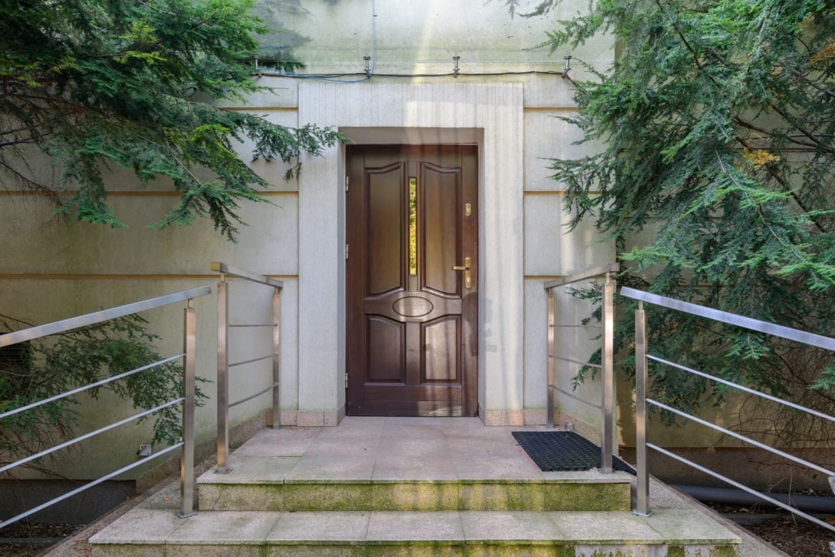 Dom 8 pokojowe na Sprzedaż