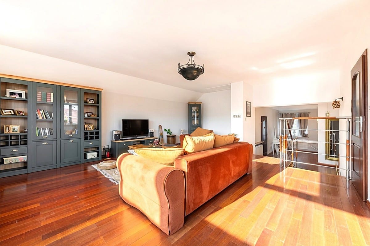 Dom 6 pokojowe na Sprzedaż