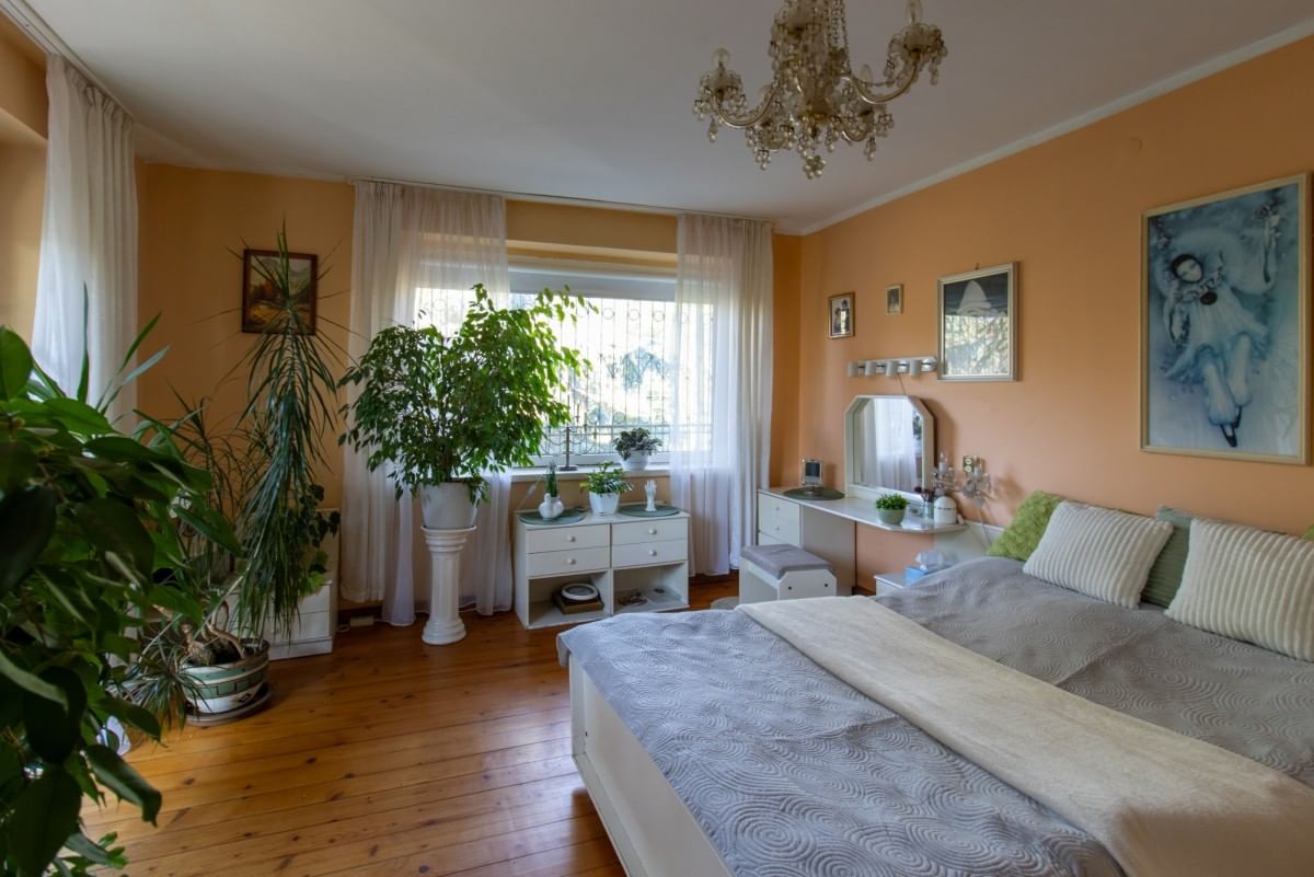 Dom 7 pokojowe na Sprzedaż