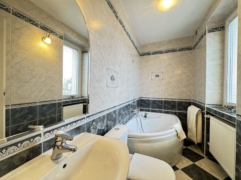 Dom 5 pokojowe na Sprzedaż