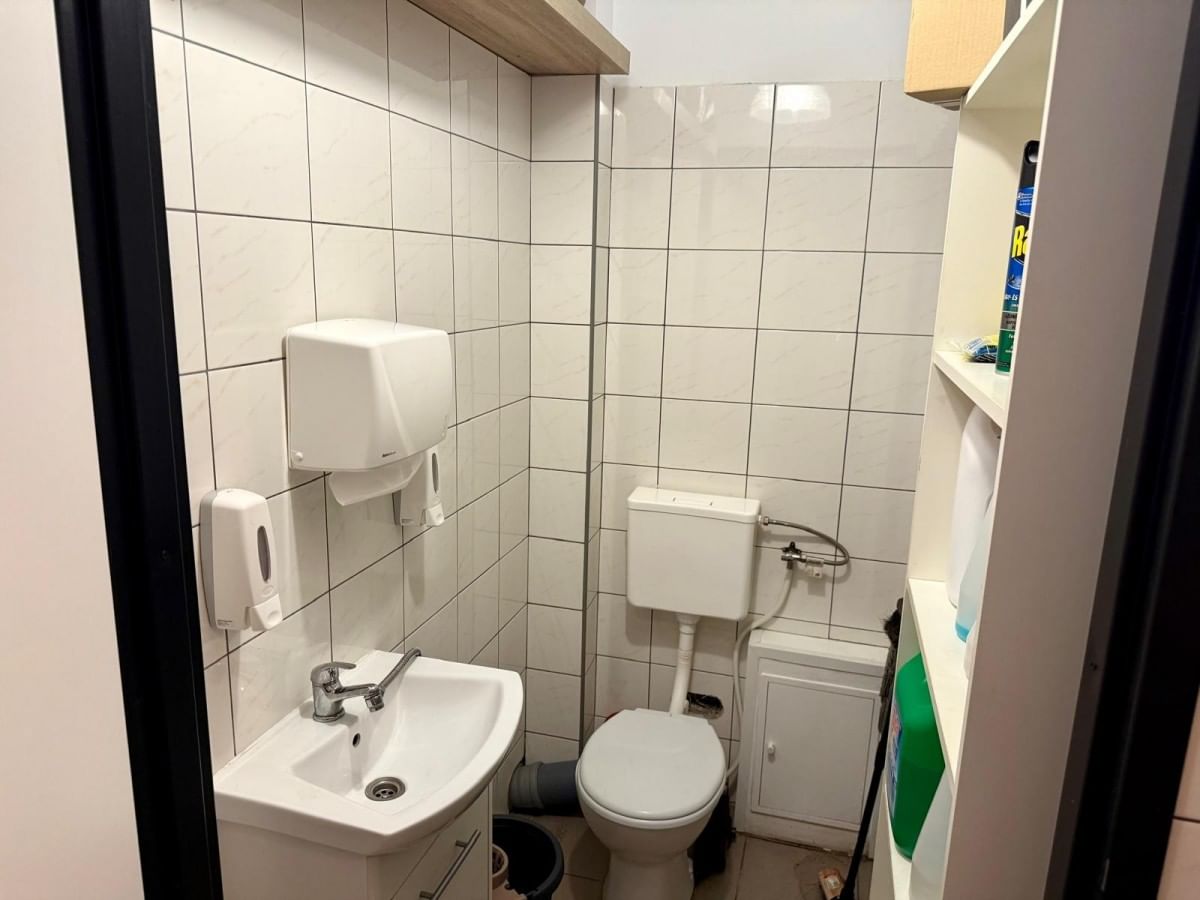 Lokal użytkowy  pokojowe na Sprzedaż