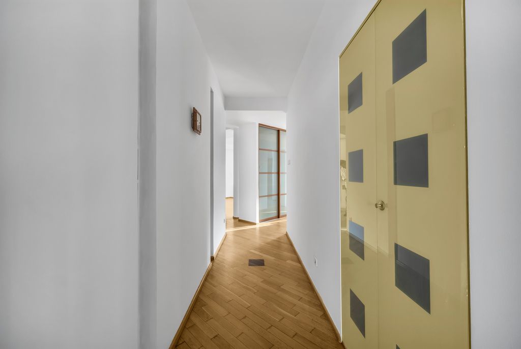 Mieszkanie 4 pokojowe na Sprzedaż