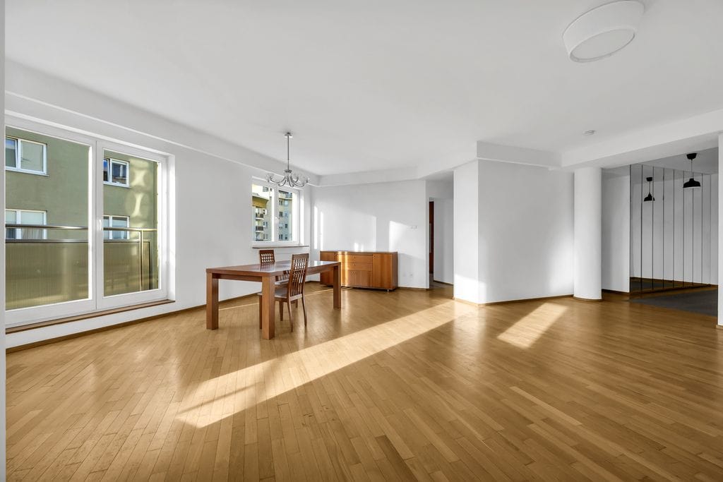 Mieszkanie 4 pokojowe na Sprzedaż