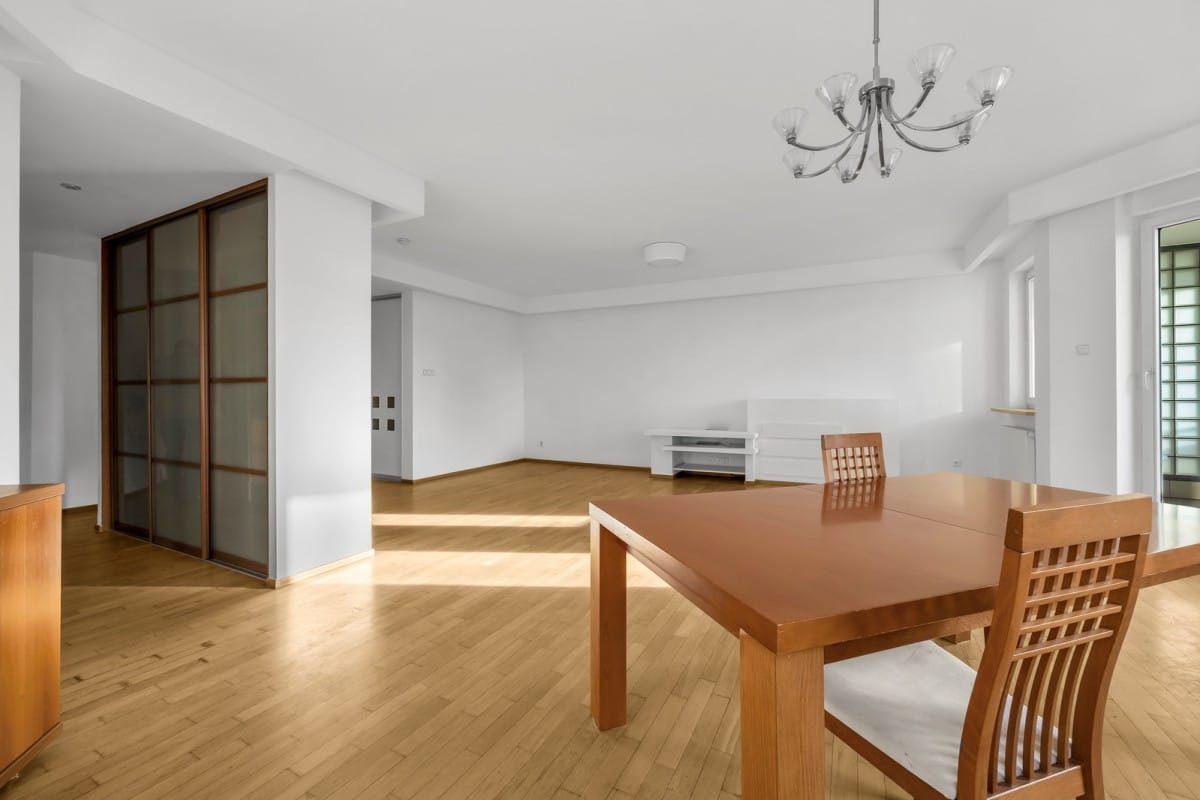 Mieszkanie 4 pokojowe na Sprzedaż