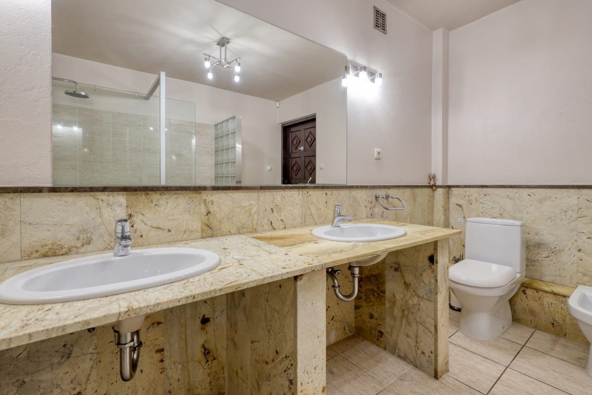 Dom 6 pokojowe na Sprzedaż