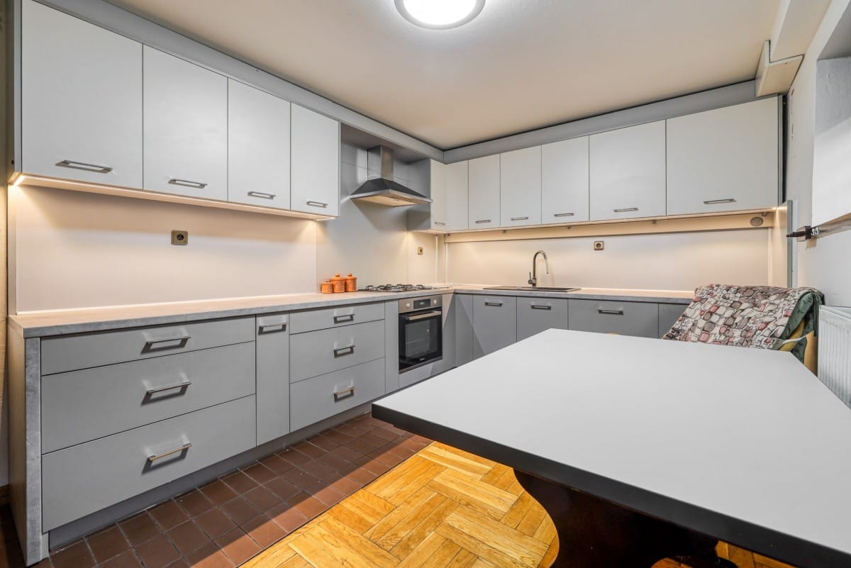 Dom 6 pokojowe na Sprzedaż