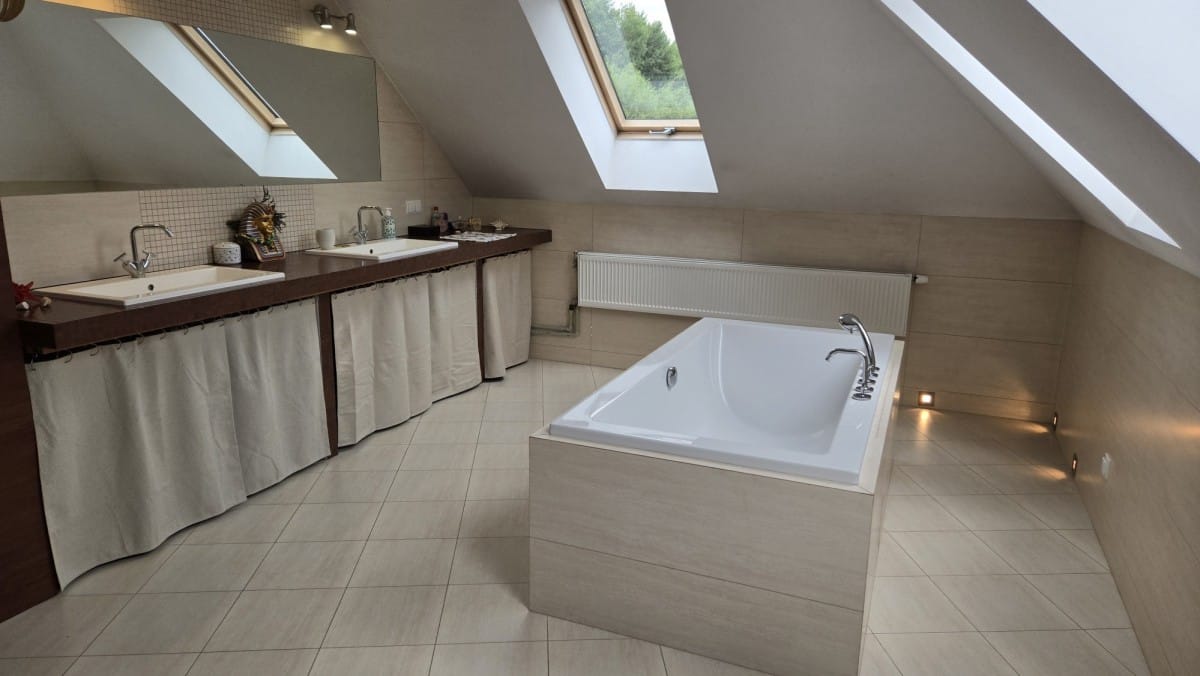 Dom 6 pokojowe na Sprzedaż