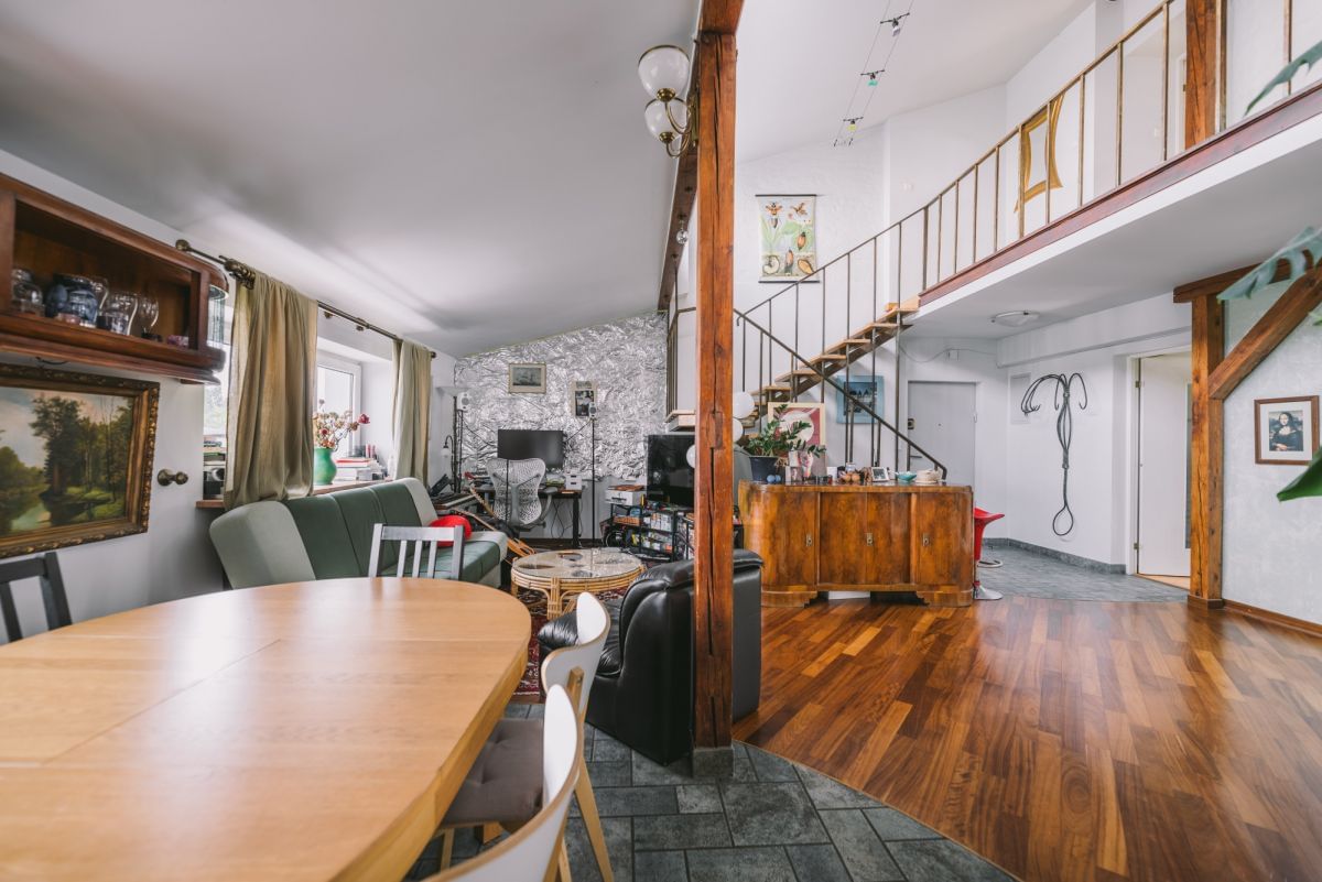 Mieszkanie 4 pokojowe na Sprzedaż