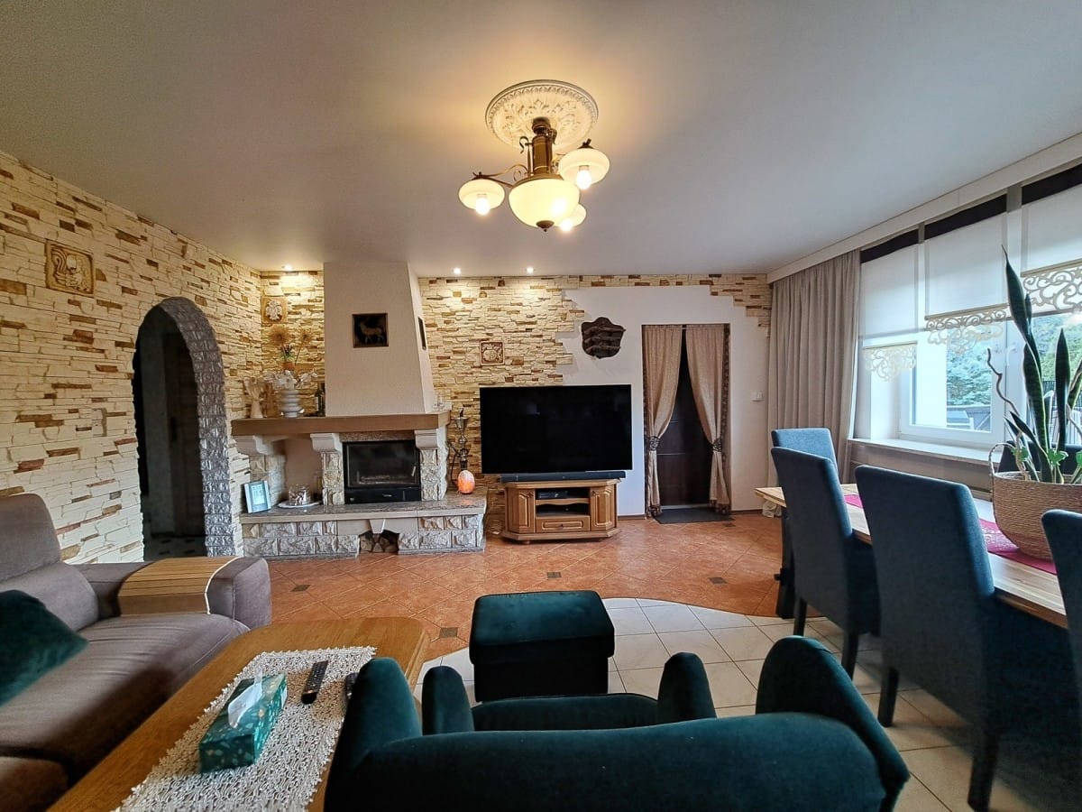 Dom 6 pokojowe na Sprzedaż