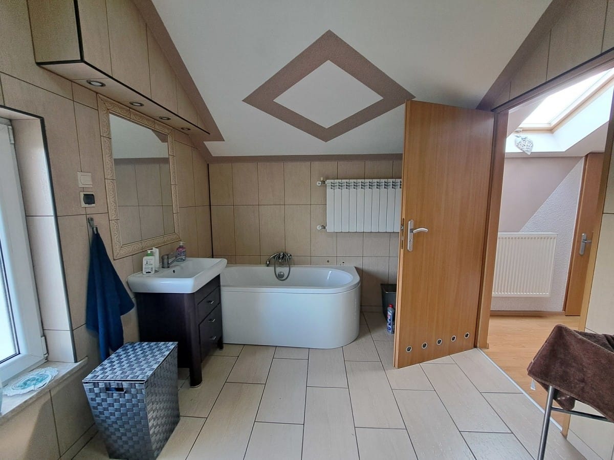 Dom 6 pokojowe na Sprzedaż