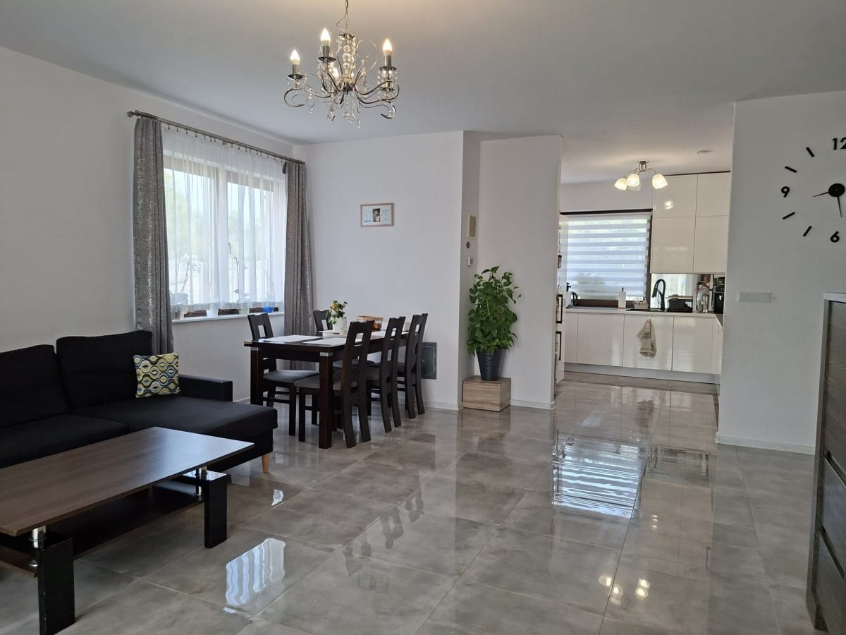 Dom 4 pokojowe na Sprzedaż